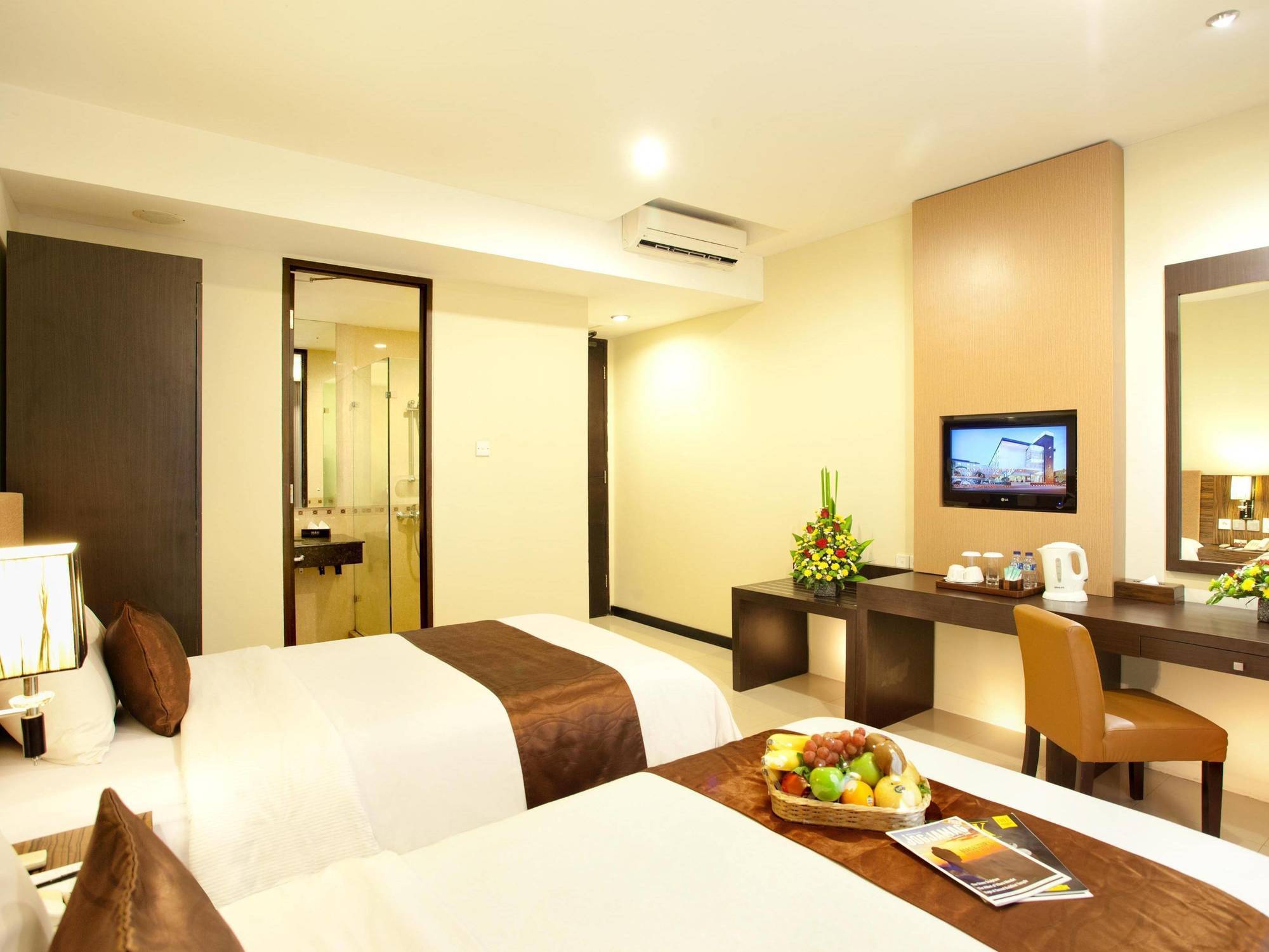 Regantris Malioboro Hotel Yogyakarta Kültér fotó