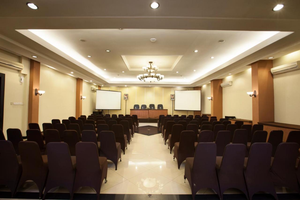Regantris Malioboro Hotel Yogyakarta Kültér fotó