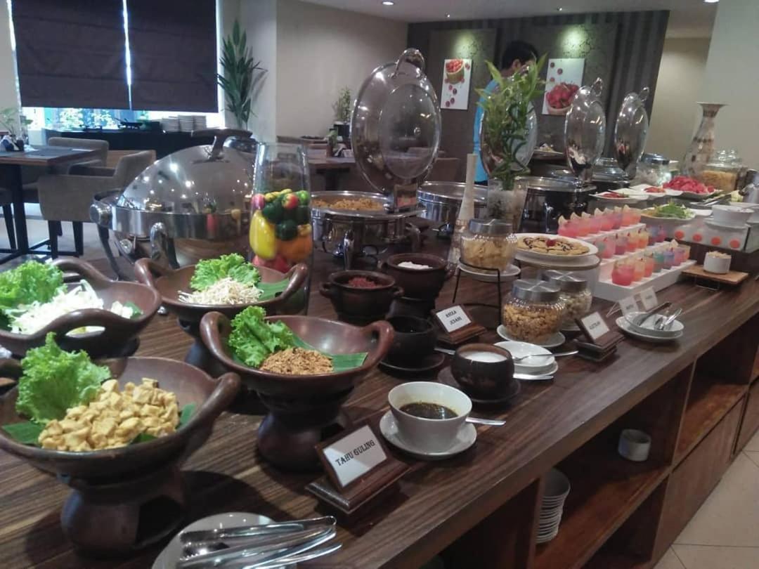 Regantris Malioboro Hotel Yogyakarta Kültér fotó